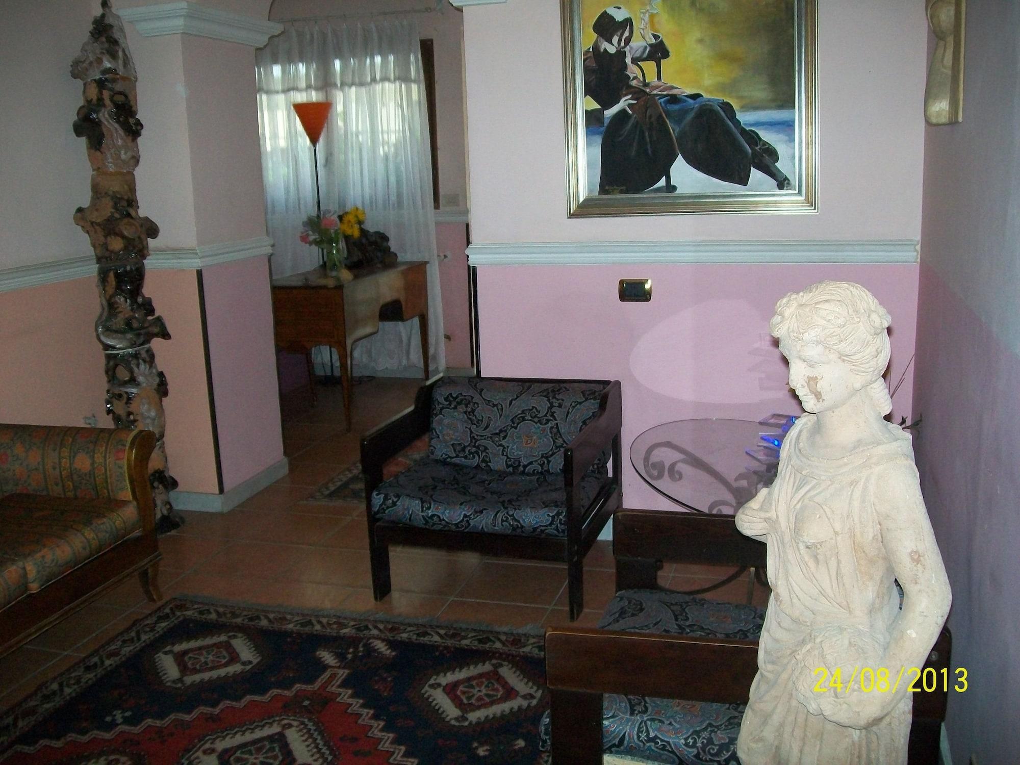 Alexis Hotel 2*