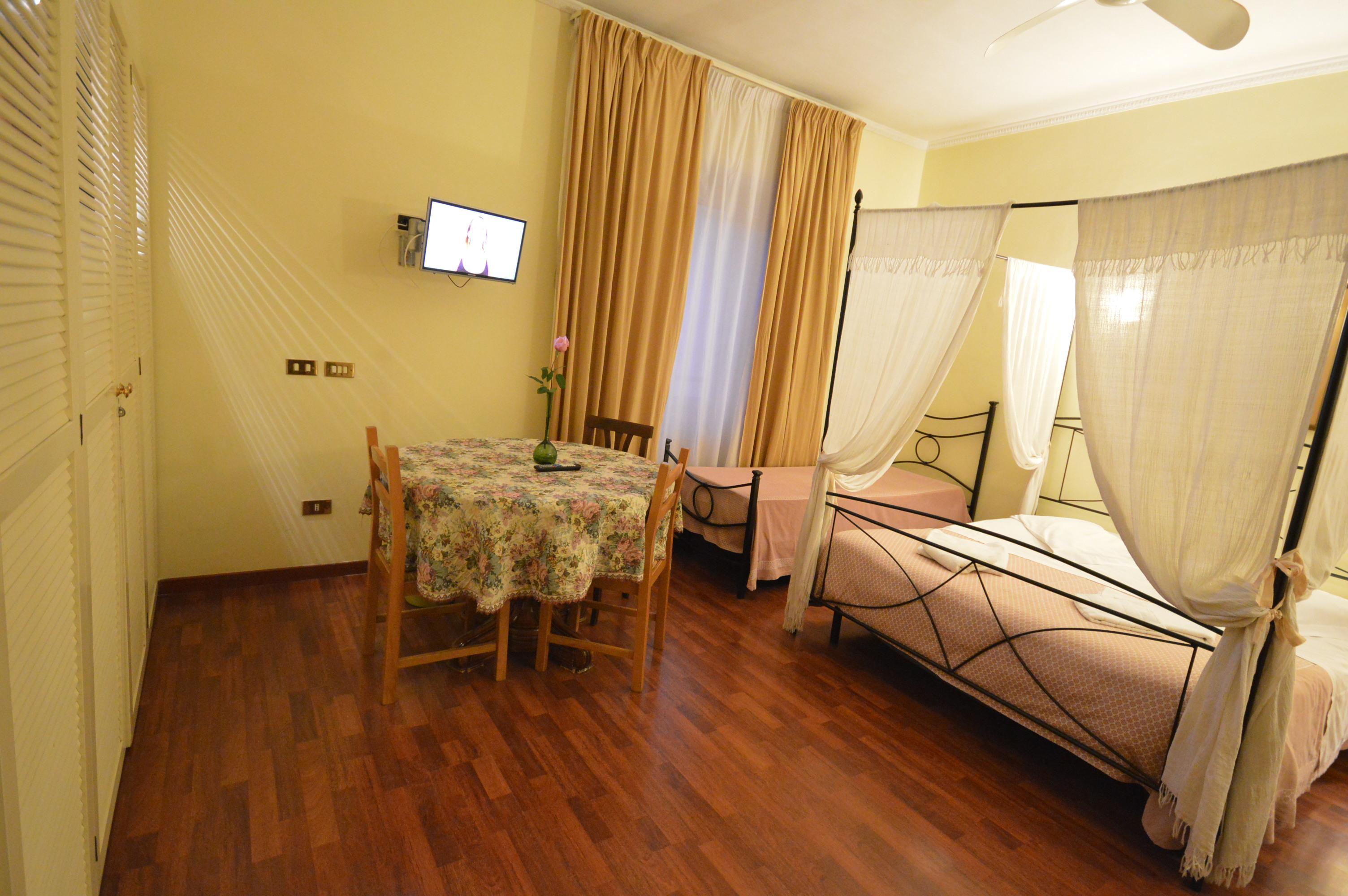 Alexis Hotel 2*